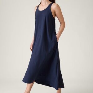 Long dress with side pockets and a bra inside